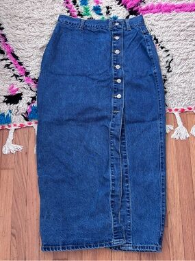 Classic Vintage High-Waist Blue Denim Button-Front Maxi Skirt fits sizes 4-6
